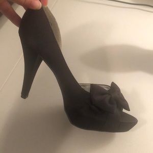 Black Heels w Bow